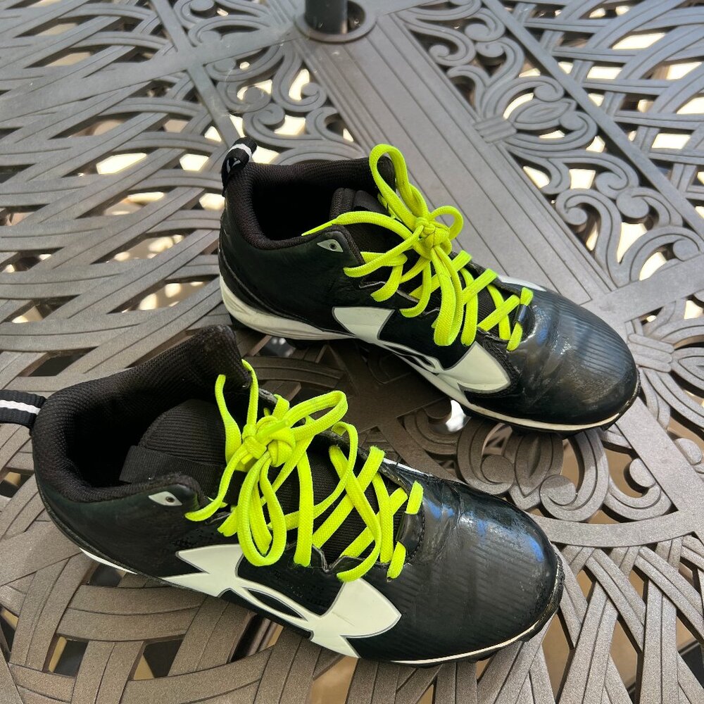 Under Amour cleat sneakers size 7.5
